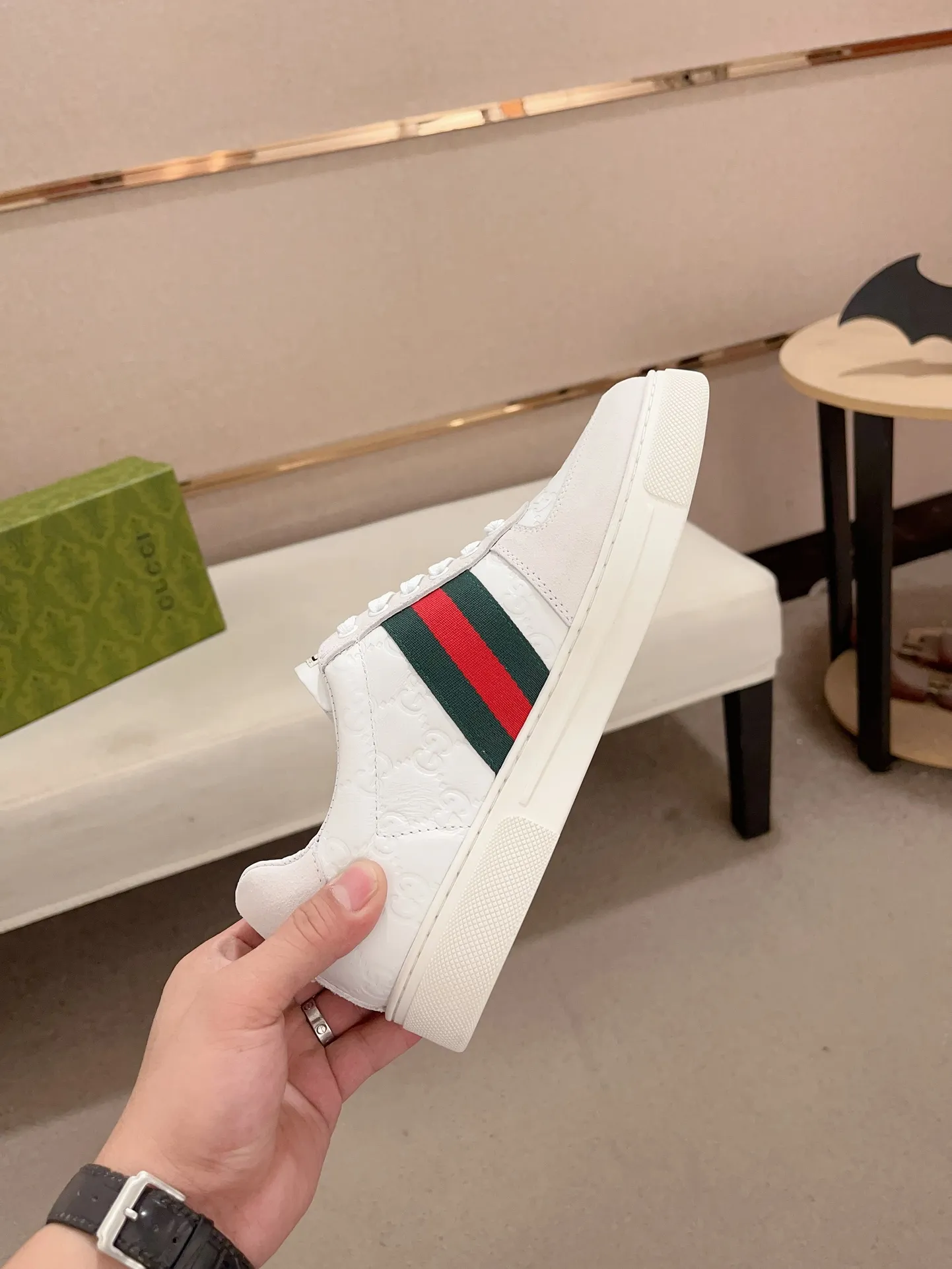 Men's clothing and shoes💰:440💰 (GUCCI) The latest model from the official website 🎁🎁Casual and fashionable men's shoes👟, hot style 💥The version is simple and elegant, exclusive for trendy men. Unique official website latest brand elements 👑Gucci original decoration, fashionable and generous, the fabric is original cowhide ✅sheepskin lining, the official website specifies wear-resistant casual outsole, the classic model is taken in kind at the counter🎬38-44 (45 is not returned or exchanged)